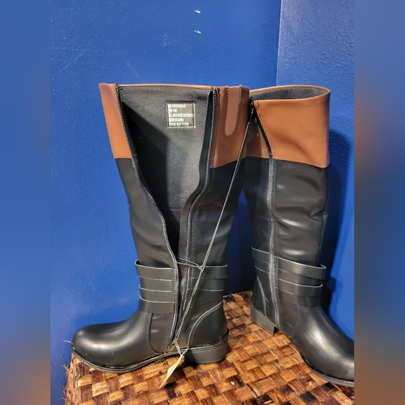 St. John's Bay Womens Boots - Picture 2 of 8